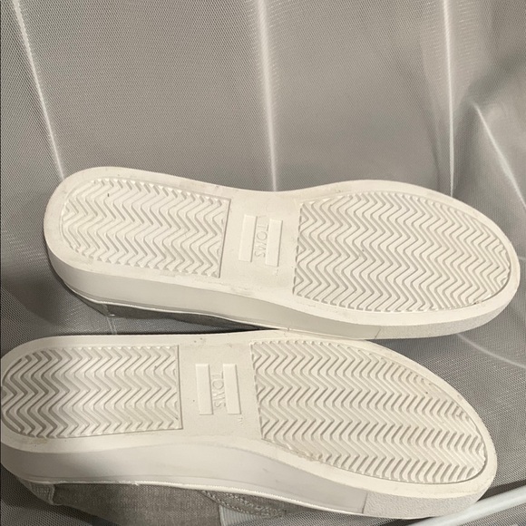 TOMS Women's Light Gray Canvas Loafers - Picture 2 of 3